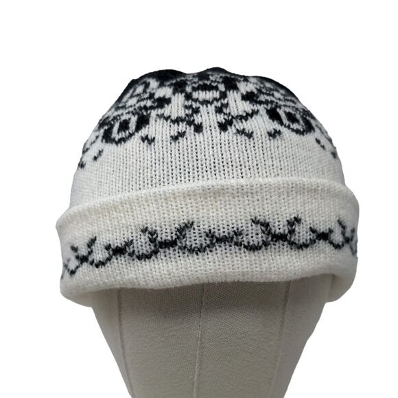English Village Women's Knit Beanie Hat Cap Black White Fair Isle Acrylic - Picture 1 of 10